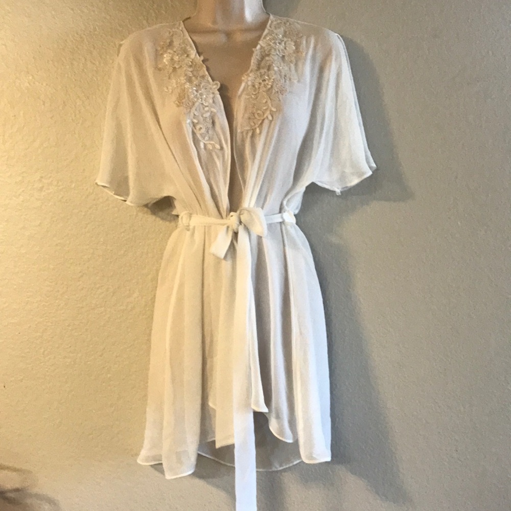 VTG. neiman marcus intimate jonquil by diane samandi lace applique detail robe